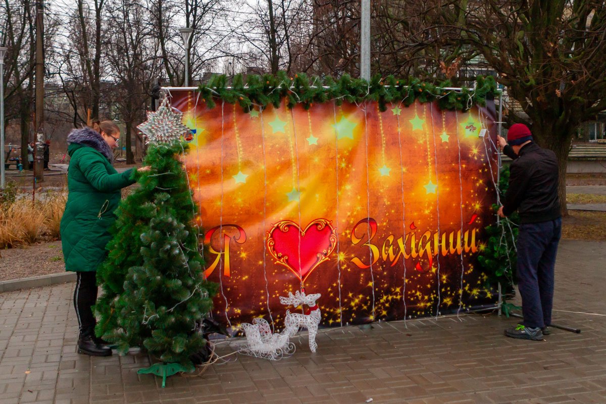 Яркие снимки можно сделать на фоне фотозоны Яркие снимки можно сделать на фоне фотозоны