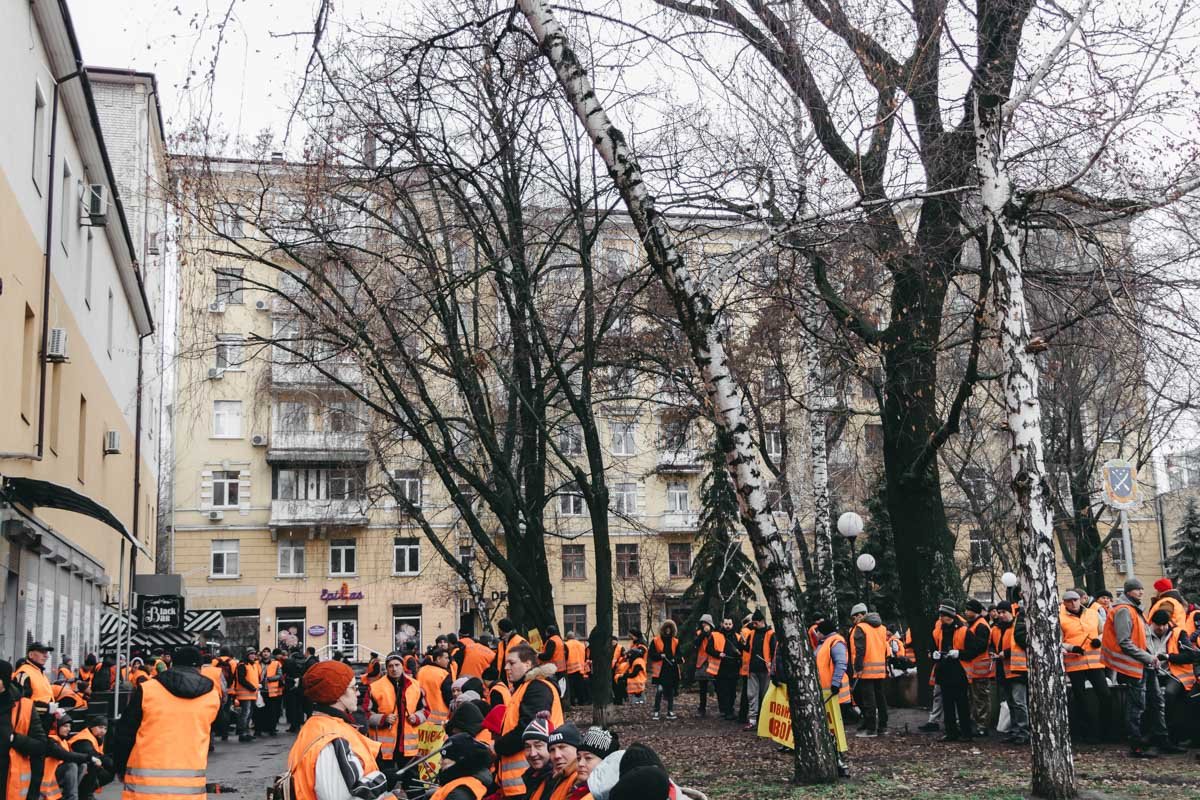 Мешают людям Мешают людям