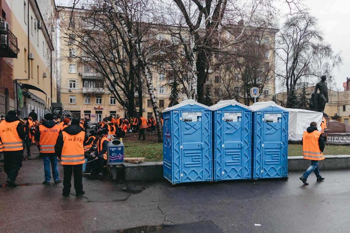 Митинг возле ПриватБанка Митинг возле ПриватБанка