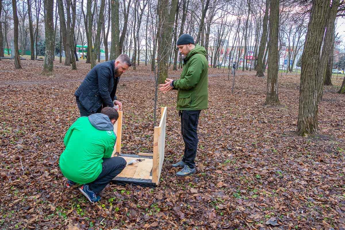 Они создали будку своими руками