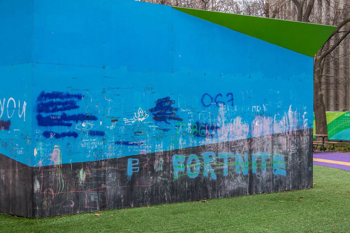 Нужно больше надписей