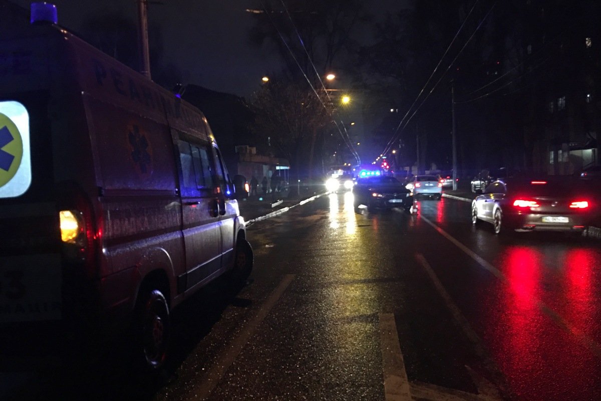 Предварительно, женщина пыталась перейти дорогу в неположенном месте