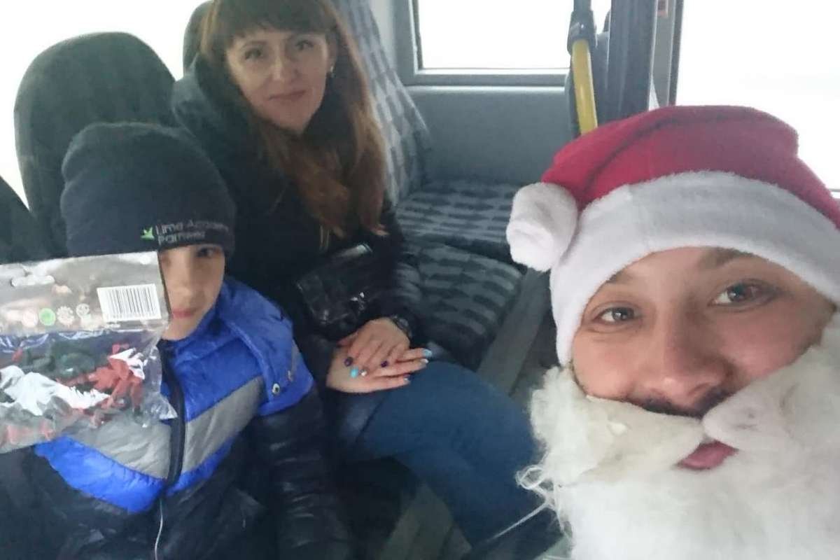 Дети рассказывали стихи и получали за это подарки