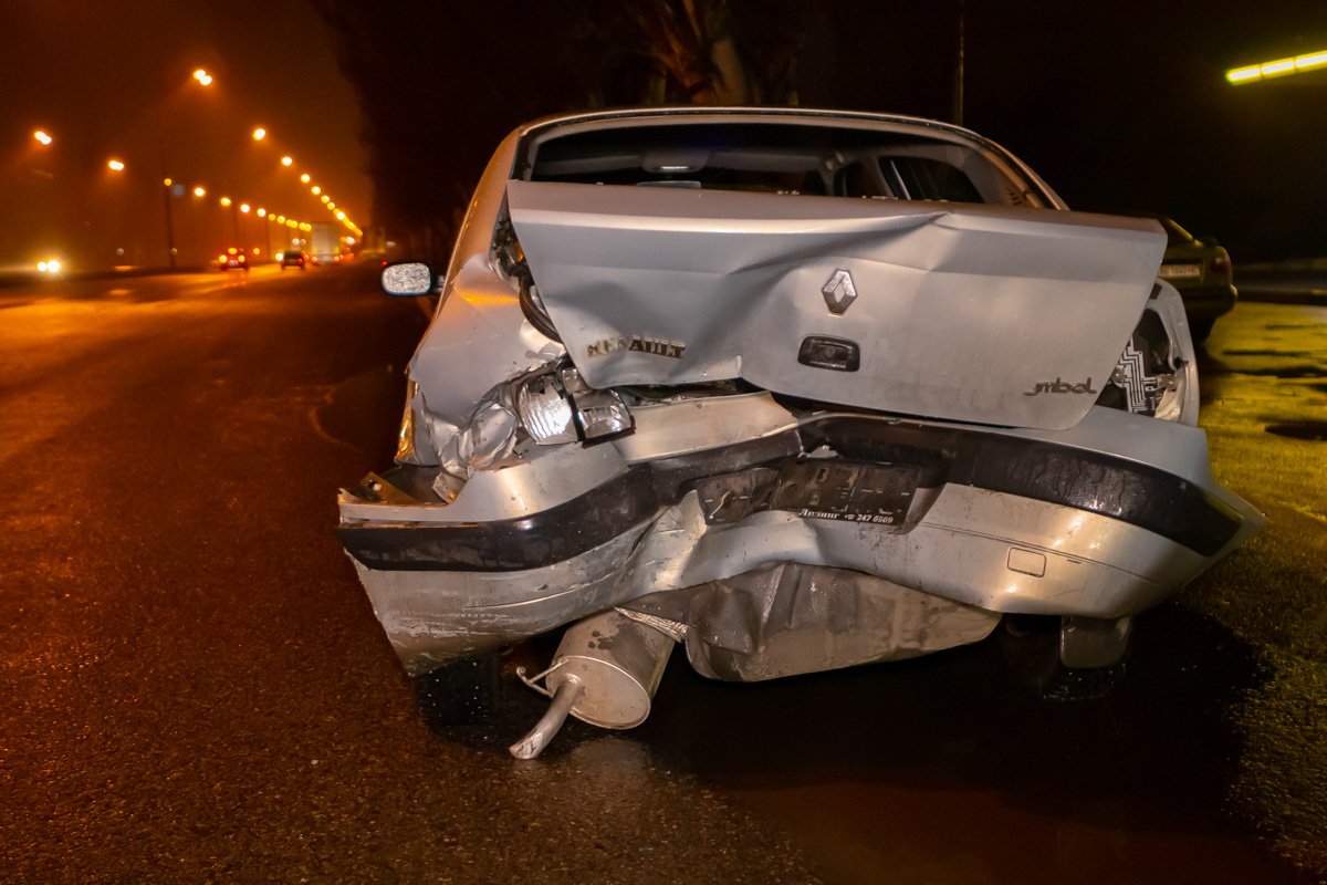 Известно, что водитель ВАЗ влетел в иномарку, не справившись с управлением Известно, что водитель ВАЗ влетел в иномарку, не справившись с управлением