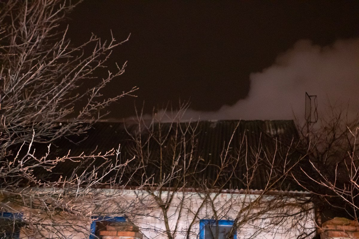 Спасатели делали все, чтобы скорее потушить здание Спасатели делали все, чтобы скорее потушить здание