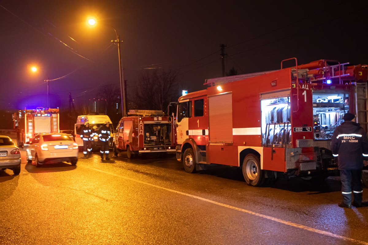 На место направили несколько пожароно-спасательных бригад На место направили несколько пожароно-спасательных бригад