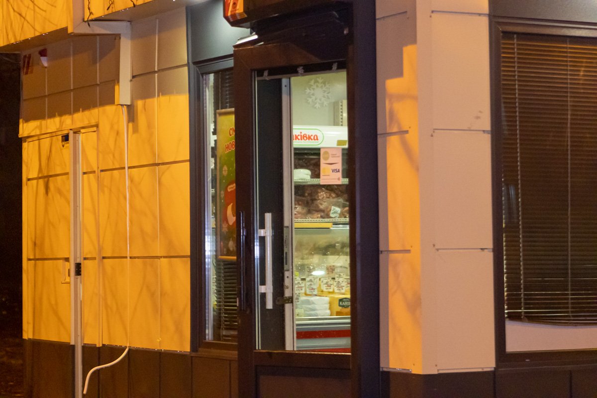 Из магазина вынесли достаточно много колбасы