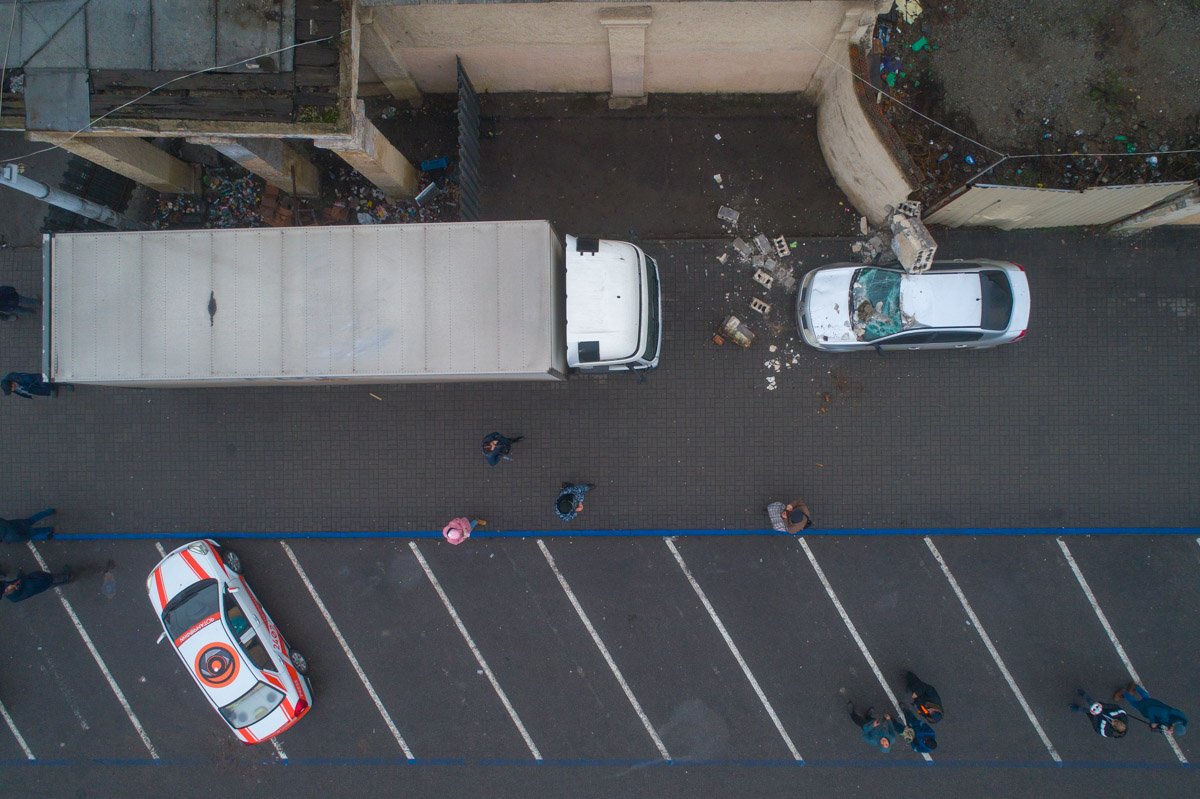 Информация о том, что произошло на самом деле и почему стена обрушилась, в настоящий момент уточняется Информация о том, что произошло на самом деле и почему стена обрушилась, в настоящий момент уточняется