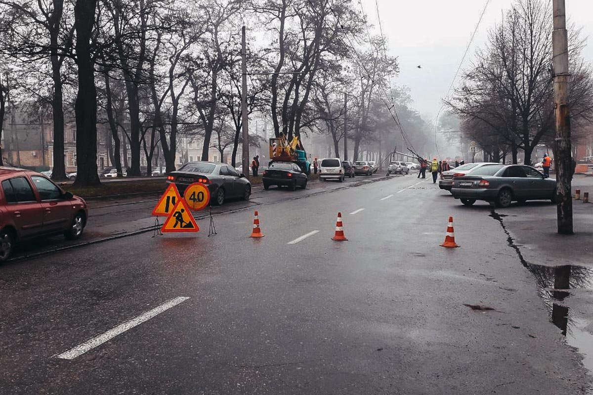 Также полностью перекрыт проезд в сторону центра