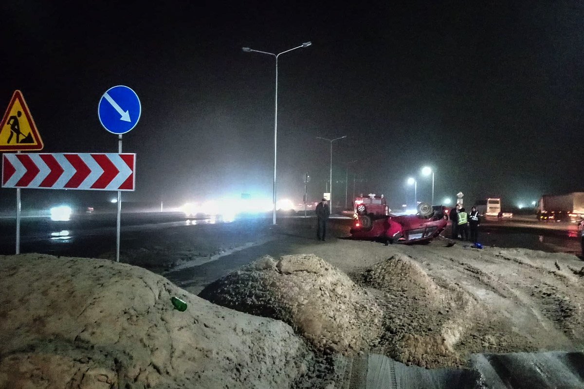 Предварительно, из-за плохой видимости водитель не заметил изменение направления движения Предварительно, из-за плохой видимости водитель не заметил изменение направления движения