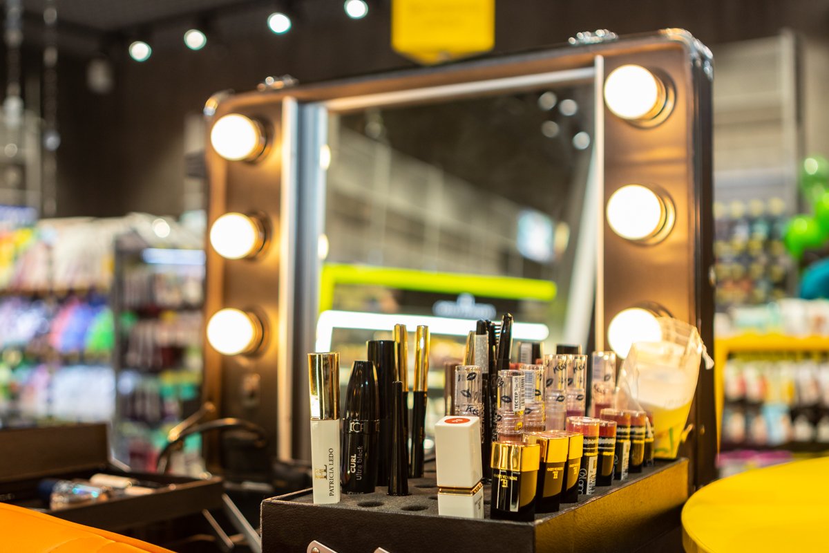 В пространстве красоты EVA Beauty Lab представлен расширенный ассортимент декоративной косметики В пространстве красоты EVA Beauty Lab представлен расширенный ассортимент декоративной косметики