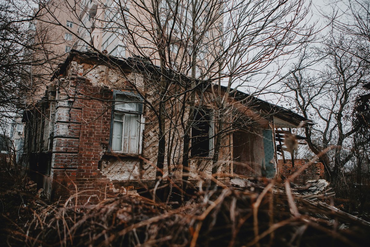 Прямо рядом несколько высоток