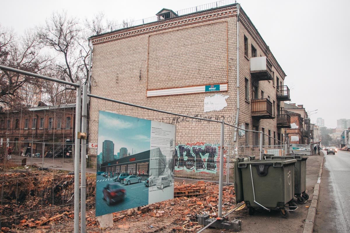 Тут появится торгово-выставочный центр