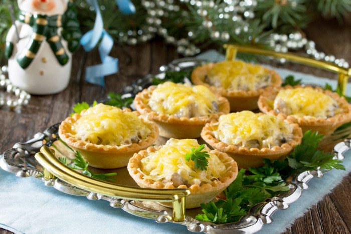 Простые и праздничные рецепты: как приготовить тарталетки с грибами 1