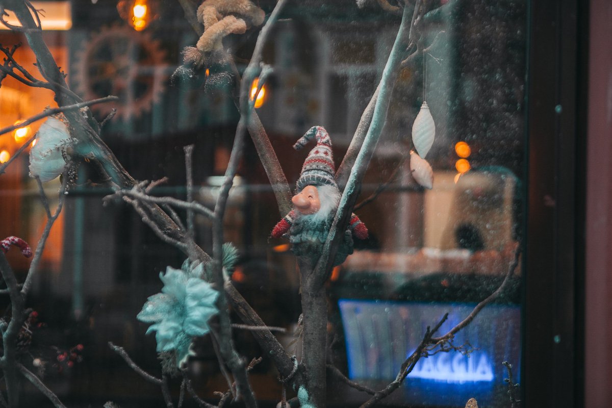 Сказочные персонажи рядом Сказочные персонажи рядом