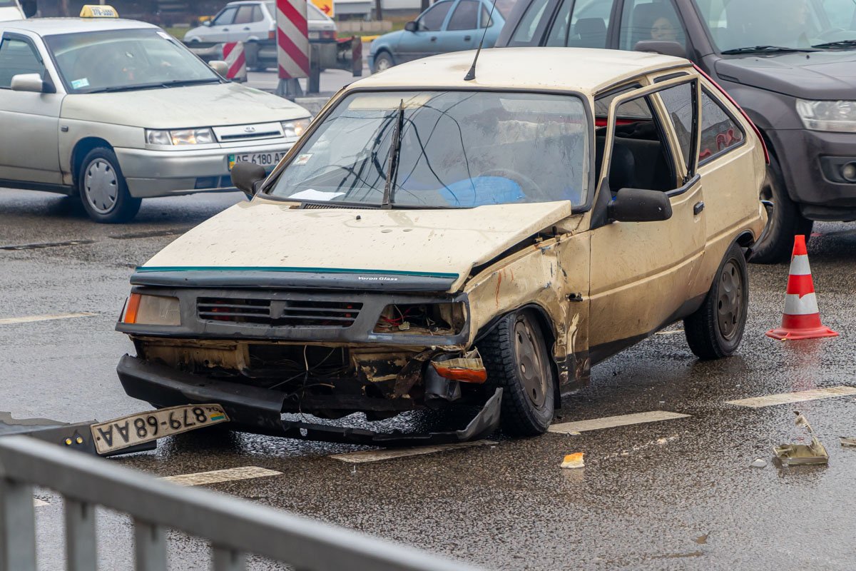 Водителя "Таврии" госпитализировали с подозрением на закрытую черепно-мозговую травму Водителя "Таврии" госпитализировали с подозрением на закрытую черепно-мозговую травму