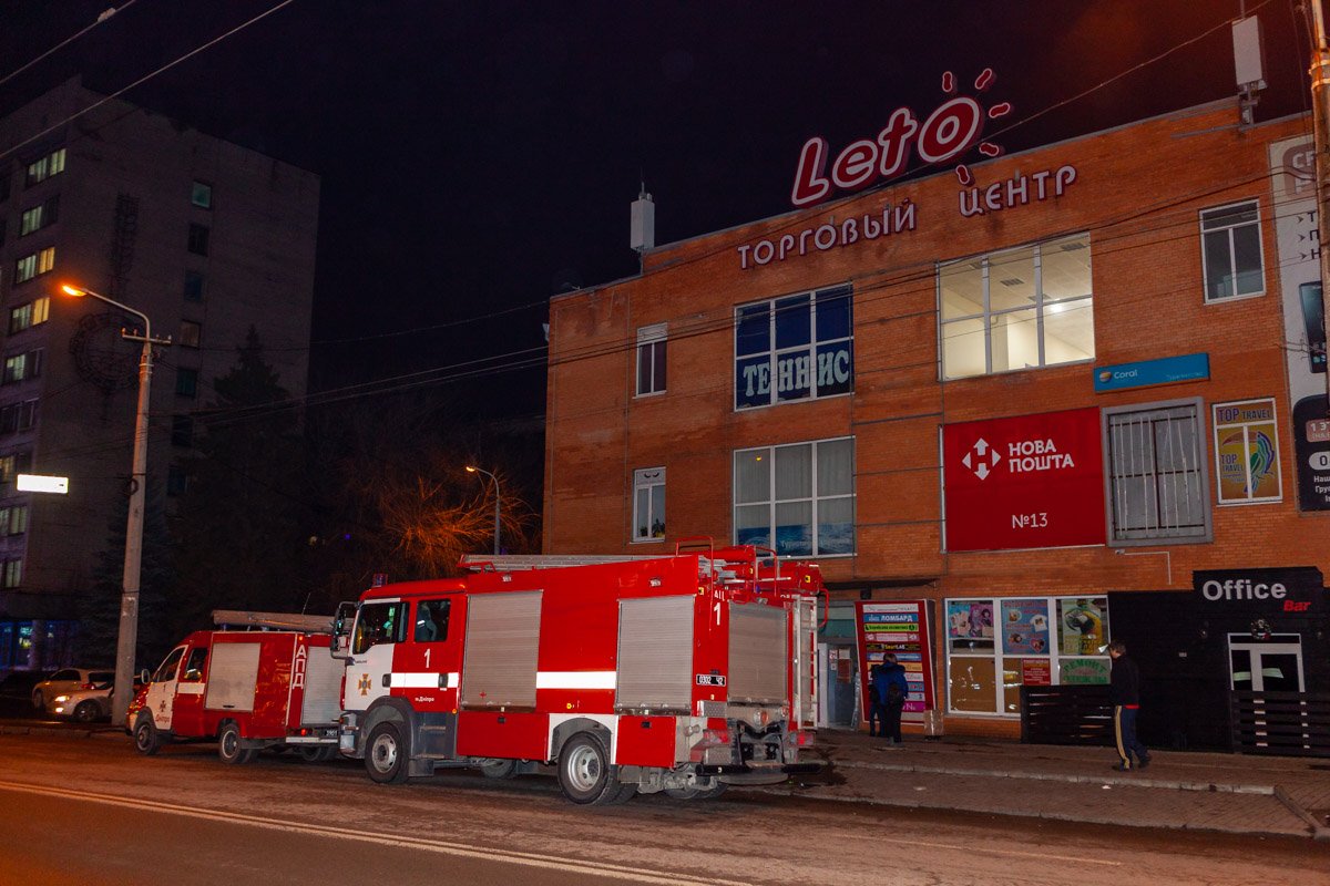 В Днепре в ТЦ "Лето" на Гагарина замкнуло проводку: посетителей эвакуировали 3