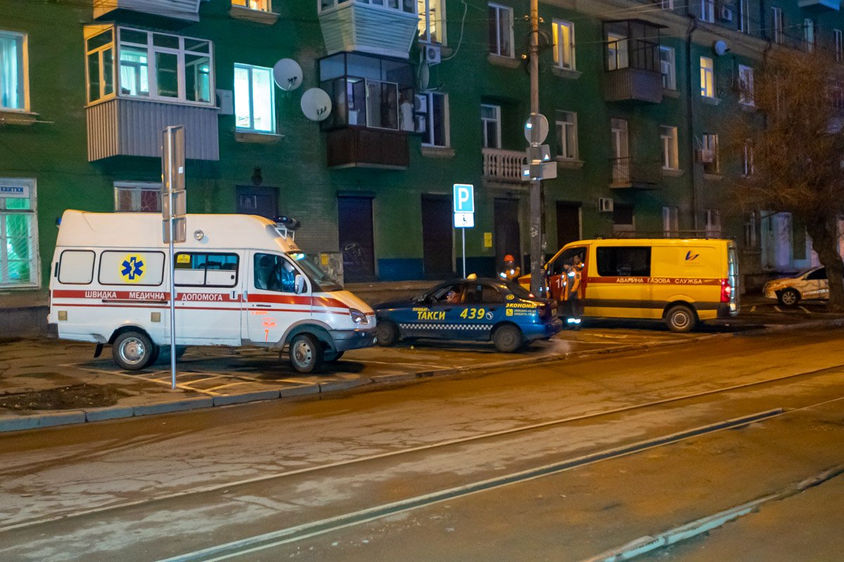 Помимо спасателей, на место приехали бригада медиков и газовая служба Помимо спасателей, на место приехали бригада медиков и газовая служба