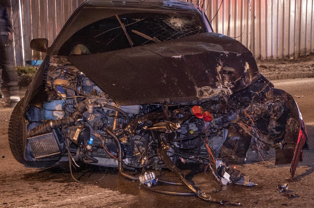 Разбит бампер Разбит бампер