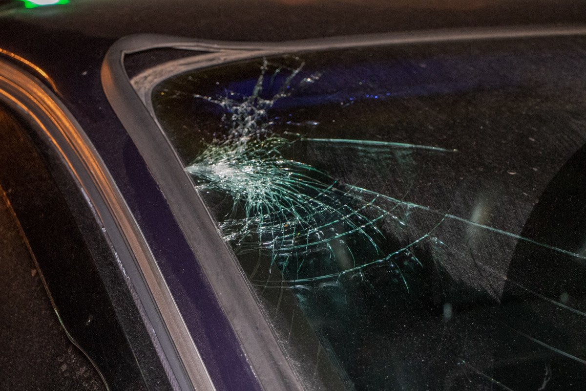 Трещина на лобовом стекле