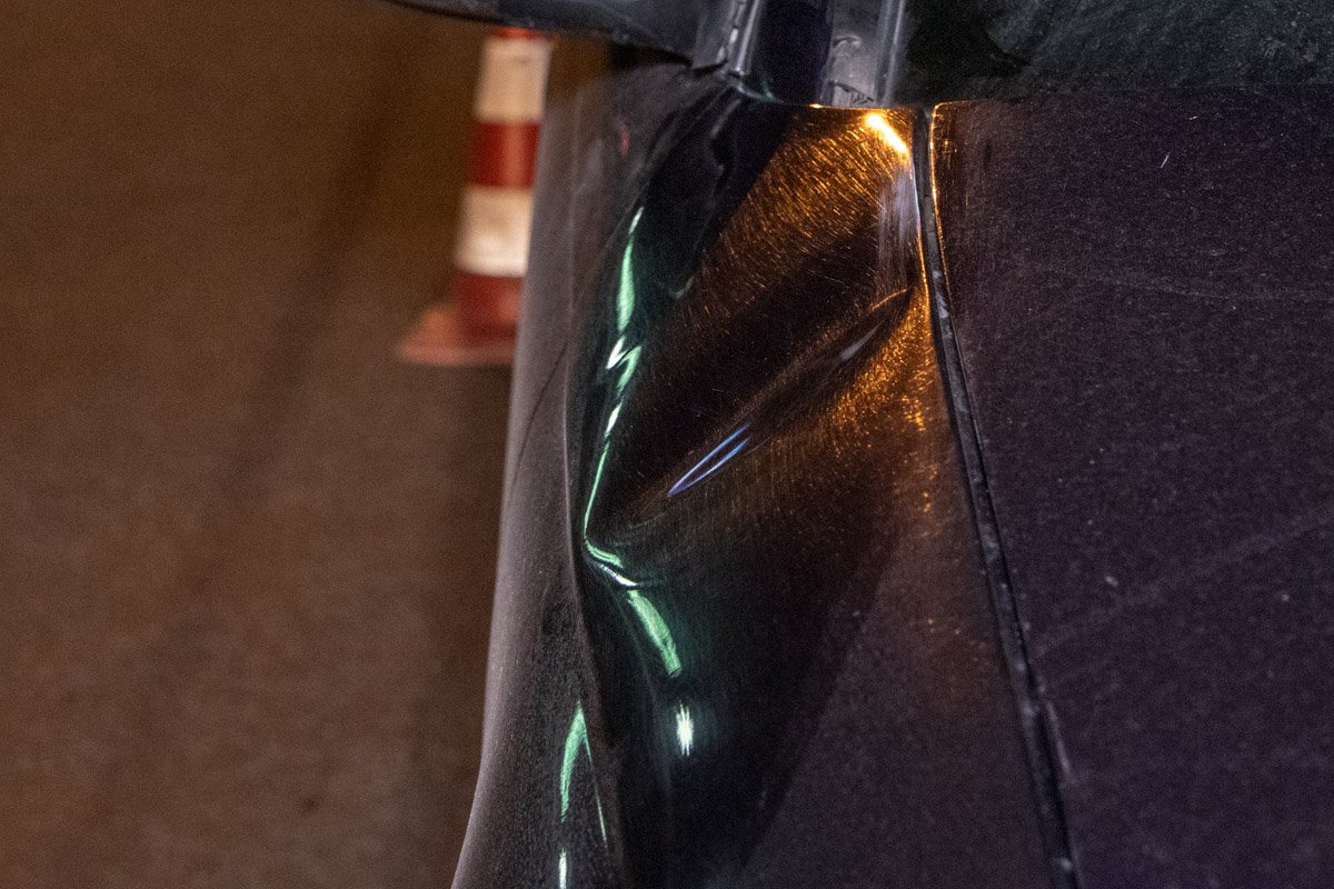 Вмятина на автомобиле