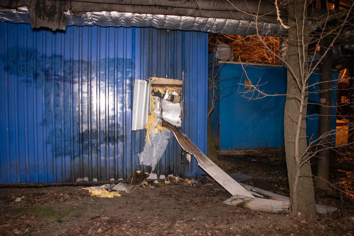 Тушить пожар в закрытом помещении непросто Тушить пожар в закрытом помещении непросто