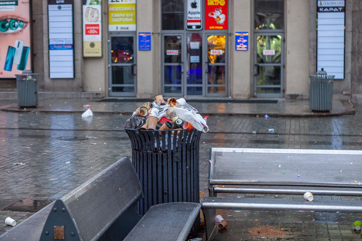 Урны переполнены