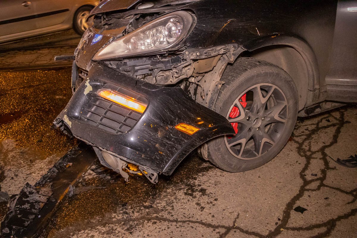 Porsche проехал на красный свет Porsche проехал на красный свет