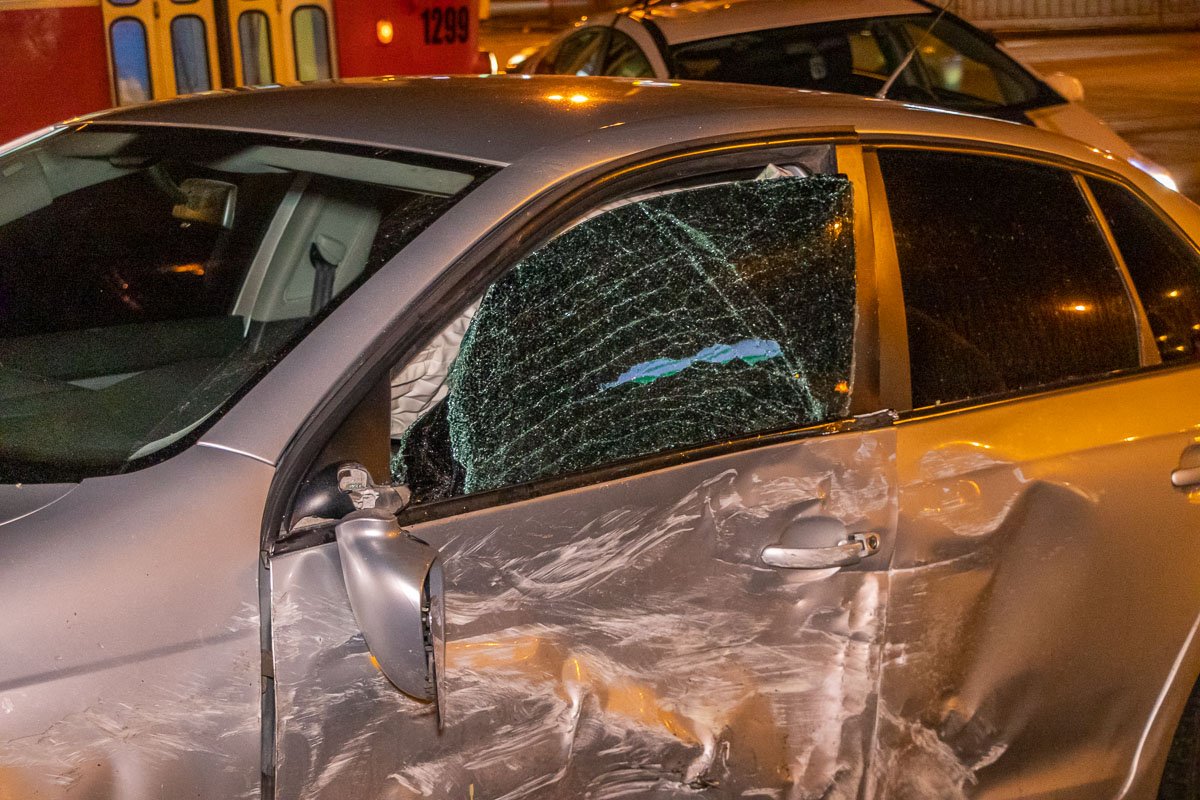 Удар пришелся в левый бок Удар пришелся в левый бок