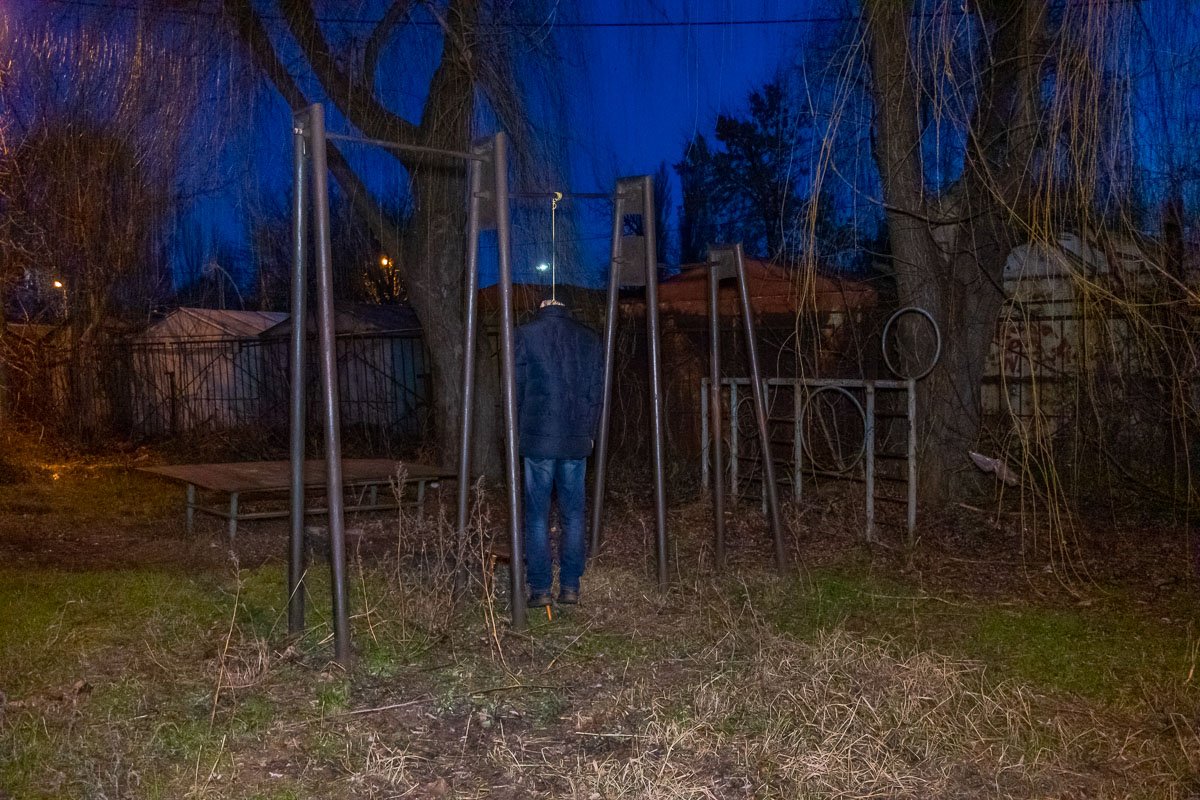 У мужчины были проблемы на работе У мужчины были проблемы на работе