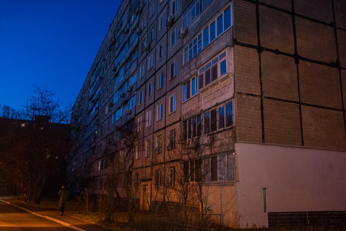 Мужчина повесился за домом Мужчина повесился за домом