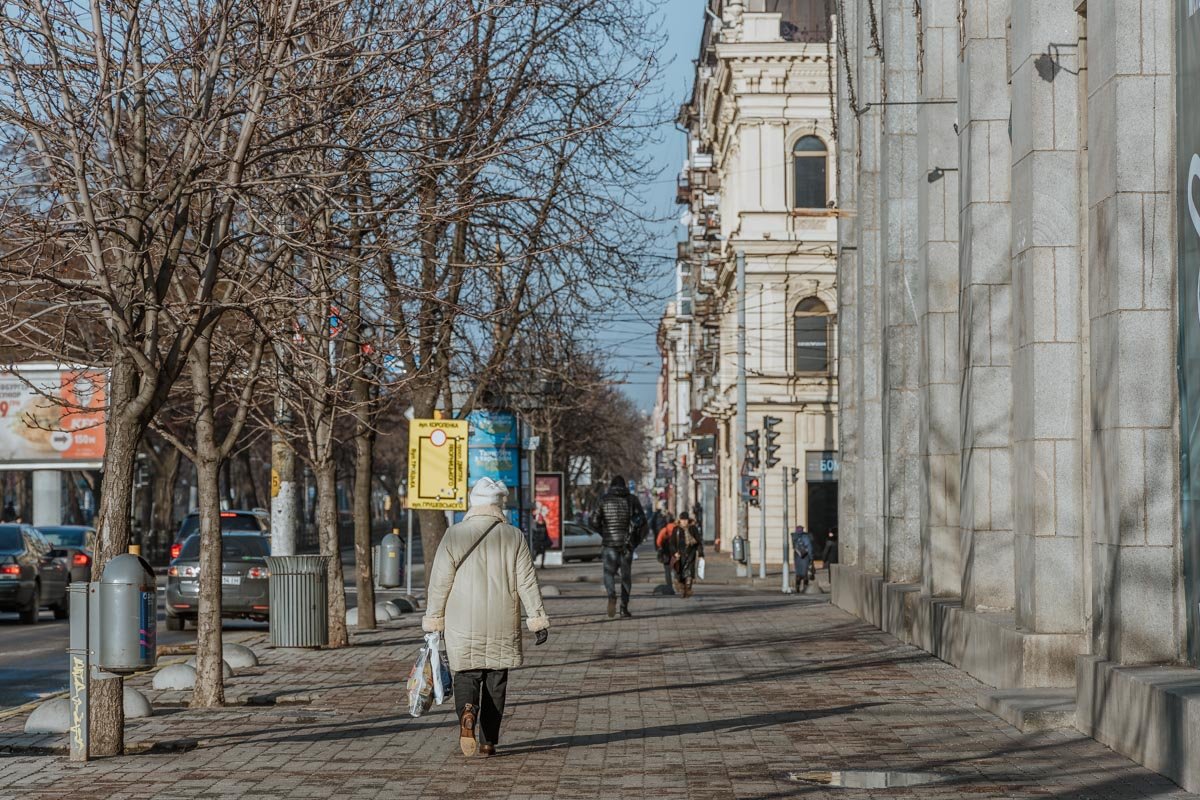 Что там по снегу? Не слышно? Что там по снегу? Не слышно?