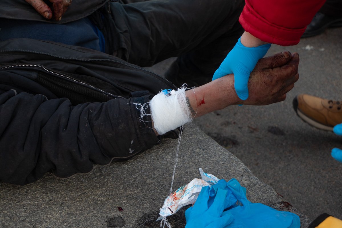 Медики привели его в чувство, после чего забрали в больницу Медики привели его в чувство, после чего забрали в больницу