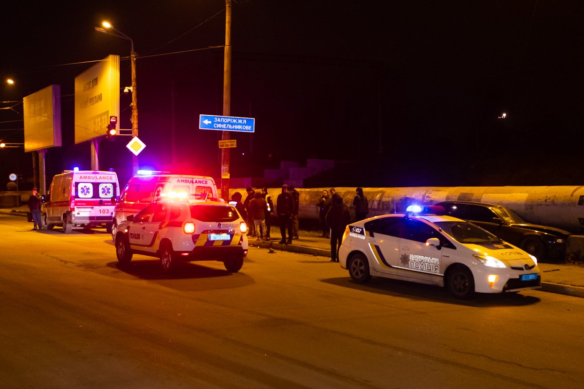 На место прибыли полицейские, медики и спасатели