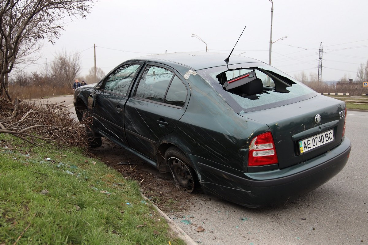 На съезде с Кайдакского моста случилась авария На съезде с Кайдакского моста случилась авария