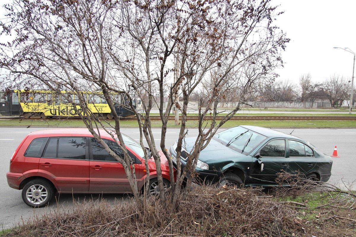 Skoda получила более значительные повреждения Skoda получила более значительные повреждения