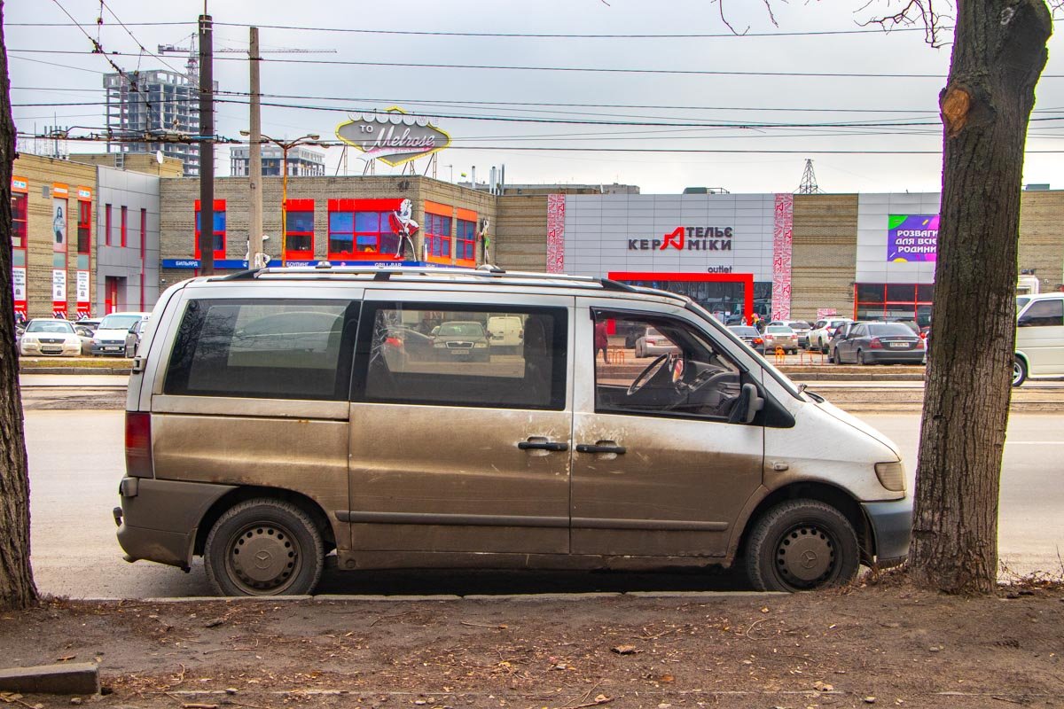 Водитель Lexus достал травматический пистолет и выстрелил в водителя Mercedes Vito Водитель Lexus достал травматический пистолет и выстрелил в водителя Mercedes Vito