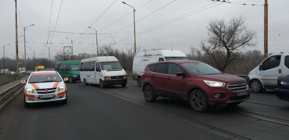 Проезд затруднен, но пробки нет Проезд затруднен, но пробки нет