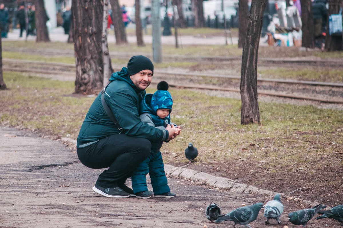 Да, мы тут голубей рассматриваем, что смотришь? Да, мы тут голубей рассматриваем, что смотришь?