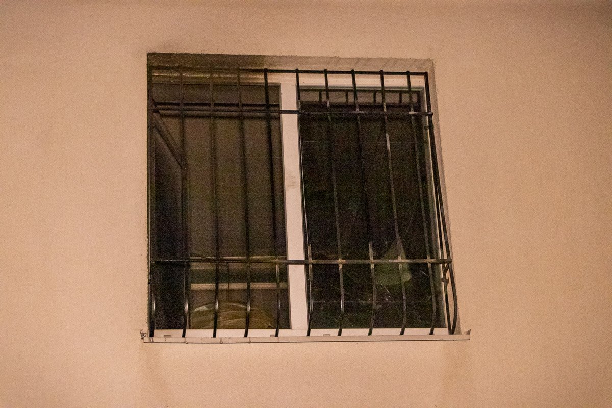 В Днепре на улице Доватора загорелся частный дом: пострадала мать и сын 2