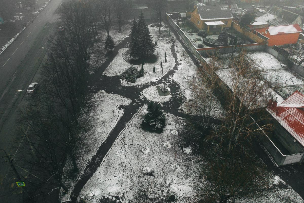 Сетки, сумки, авоськи, кульки, шапки, галстуки, сбитые набок. Сетки, сумки, авоськи, кульки, шапки, галстуки, сбитые набок.