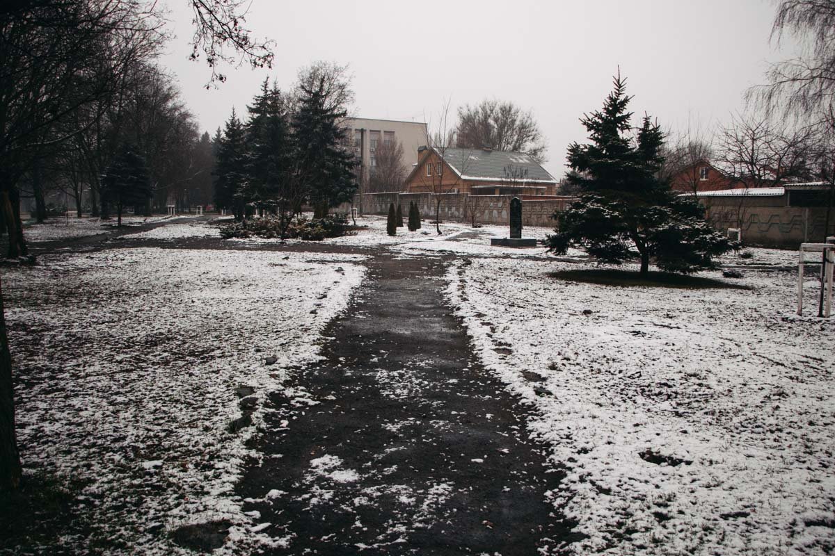 исчезают в провалах дворов, даже зная, что пусто в пещере: исчезают в провалах дворов, даже зная, что пусто в пещере: