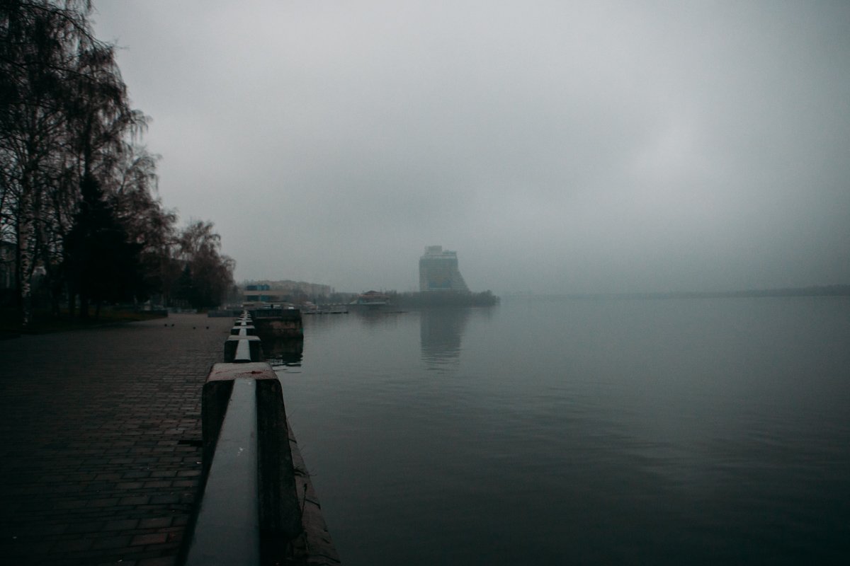 Многих из нас укрывал от врагов. Многих из нас укрывал от врагов.