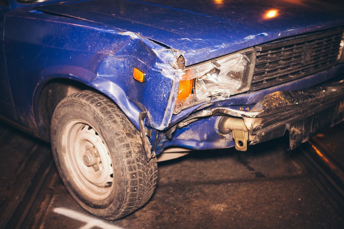 В Днепре на Шмидта столкнулись два ВАЗа: движение трамваев парализовано 1