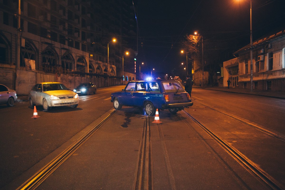 В Днепре на Шмидта столкнулись два ВАЗа: движение трамваев парализовано 2