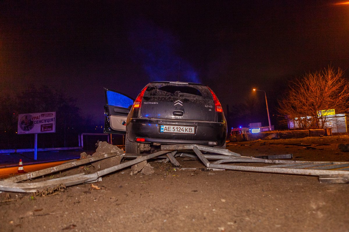 Выехал на обочину