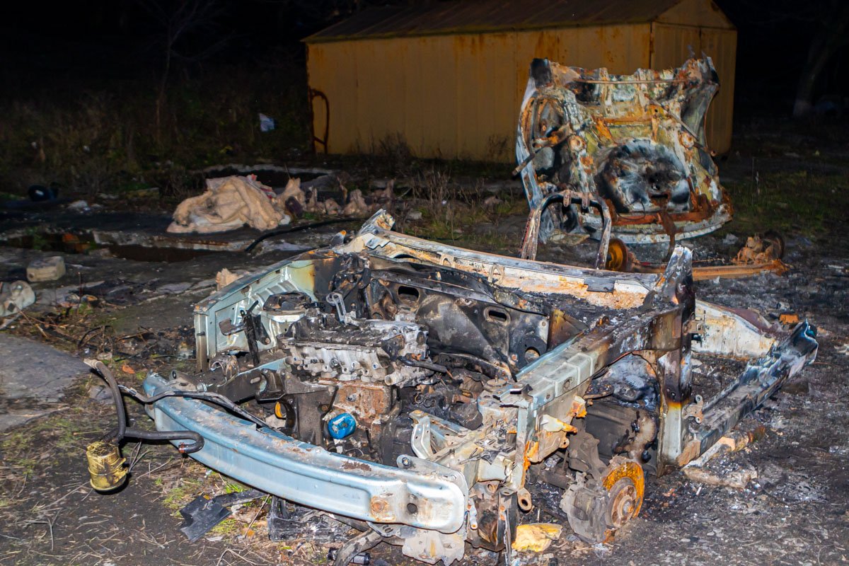 Автомобиль после "набега" злоумышленников