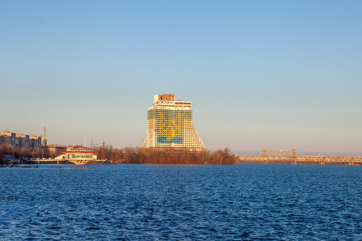 Хочется свить гнездо из одеяла и никогда оттуда не выходить Хочется свить гнездо из одеяла и никогда оттуда не выходить