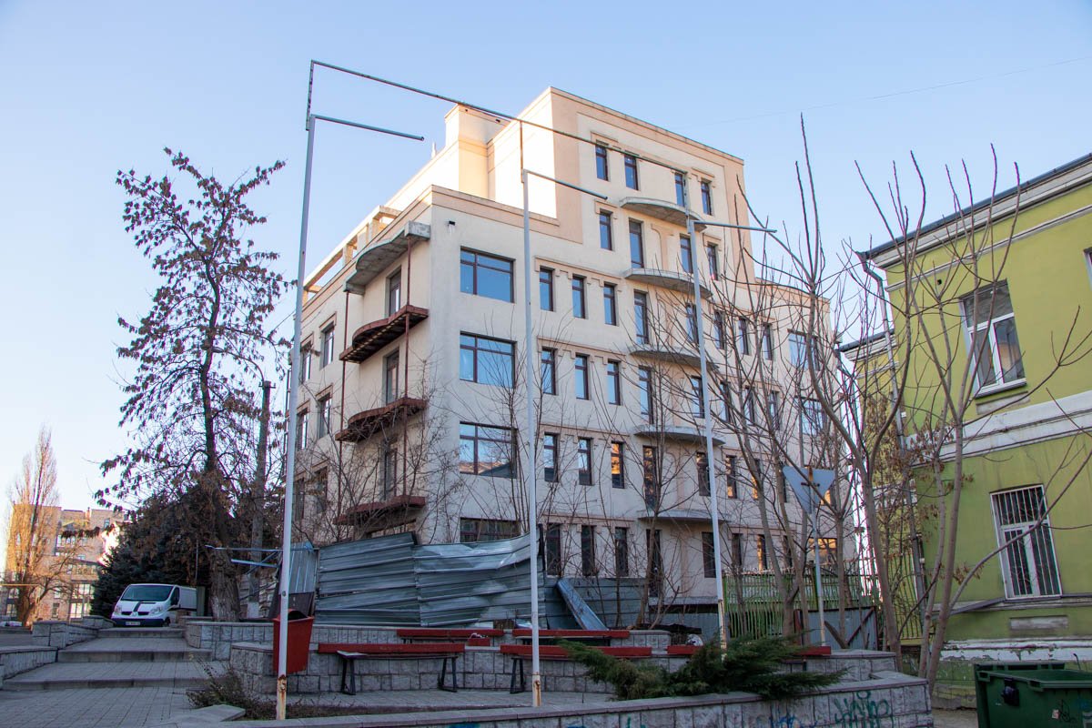 Мужчина работал сторожем в одном из недостроенных домов Мужчина работал сторожем в одном из недостроенных домов