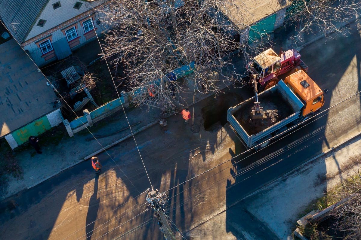 Сколько бы люди не обращались и не просили заменить аварийный участок водопровода - все безуспешно Сколько бы люди не обращались и не просили заменить аварийный участок водопровода - все безуспешно